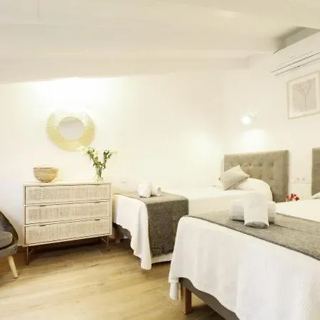 Villa Sleeps 8 With Pool Air Con And Wifi