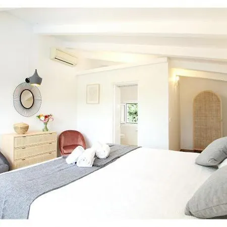 Villa Sleeps 8 With Pool Air Con And Wifi *