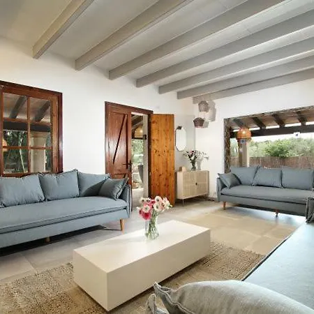 Sleeps 8 With Pool Air Con And Wifi